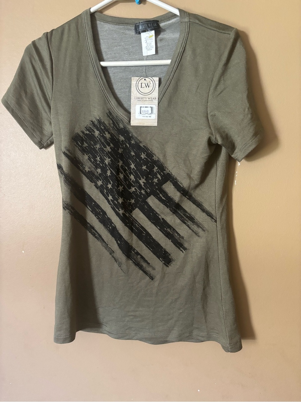 liberty wear Women's Olive V-Neck Flag Graphic Tee NWT size M